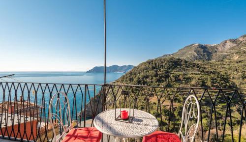 One-Bedroom Apartment with Sea View