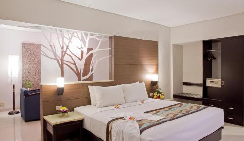 Suite with Pool View