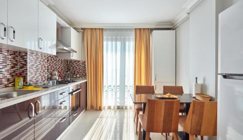 Deluxe Queen Suite