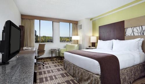 1 King Bed 