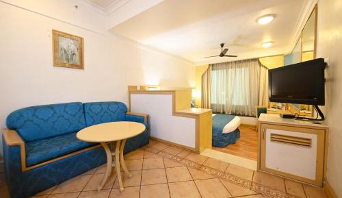 Club Executive King Room with Separate Area and Happy Hours