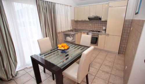 Deluxe Two-Bedroom Apartment