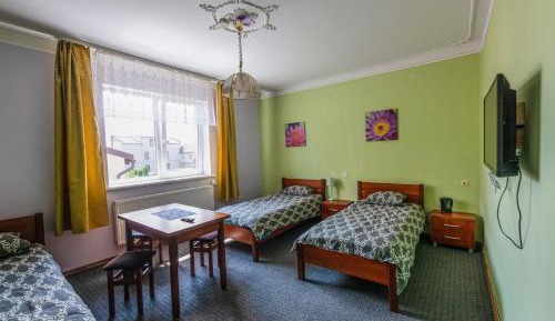 Basic Triple Room with Shared Bathroom