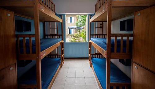 Bed in 9-Bed Mixed Dormitory Room with Air Conditioning