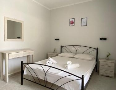 Studio (2 Adults)