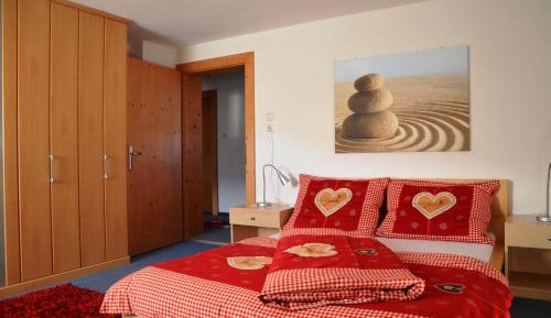 Two-Bedroom Apartment with Balcony and Mountain View 