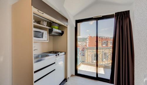 Studio (3 Adults)