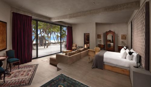 Master Suite - Beach Front