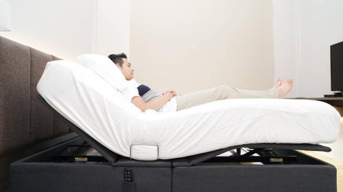 Triple Room with Combined 2 Electric Adjustable Single Beds and 1 Futon Bed