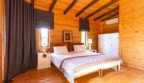 Deluxe Twin Room with Side Sea View & Balcony