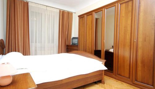 Superior Two-Bedroom Apartment with City View - Khreshchatyk Street 13