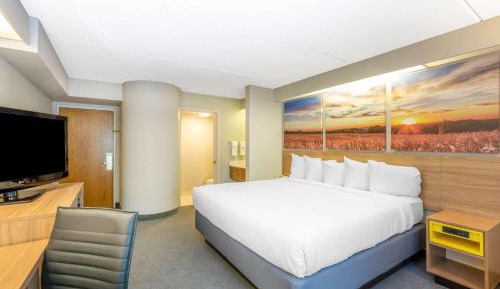 Standard King Room - Non-Smoking 
