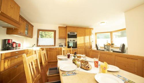 Three-Bedroom Apartment with Mountain View, Garden and Kitchenette