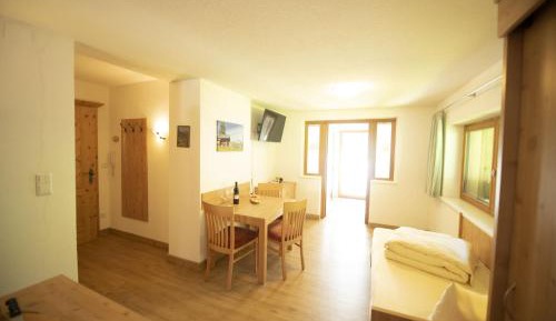 Apartment with Mountain View, Balcony and Kitchenette