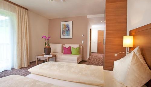 Family Suite (2 Adults + 2 Children)