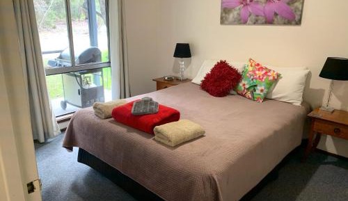 Rosella Three-Bedroom Cottage (7 Guests)