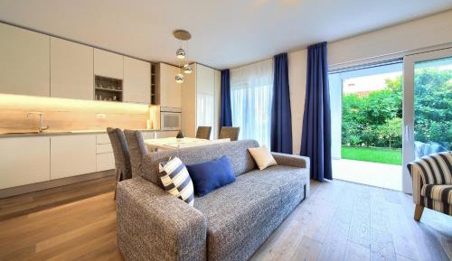 Apartment with Garden View