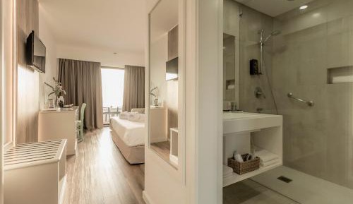 Double or Twin Room with Sea View