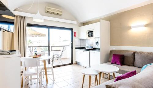 Studio (2 Adults + 1 Child)