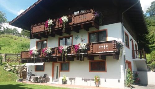 Three-Bedroom Apartment with Balcony