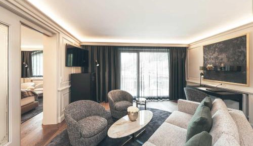 Deluxe Suite