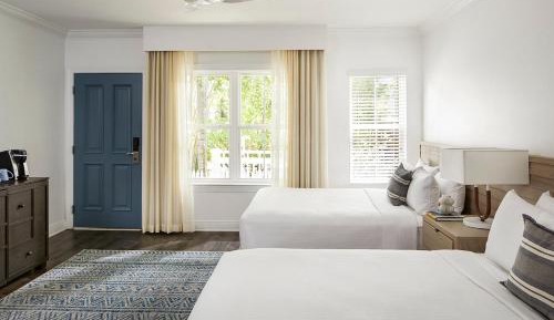 Queen Room with Two Queen Beds and Garden View