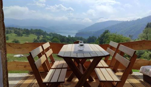 Apartment with Lake View