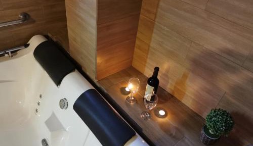 Deluxe Suite with Spa Bath