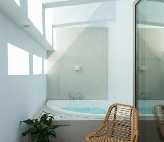Honey suite with spa bath