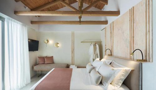 Honey suite with spa bath