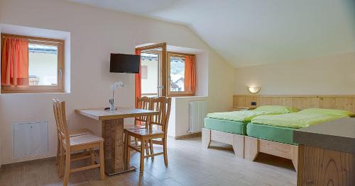 Studio (2 Adults)