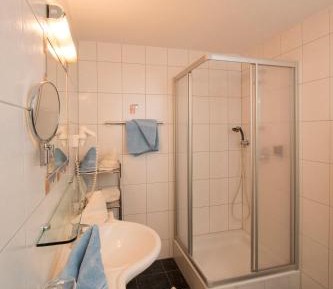 Comfort Three-Bedroom Apartment with Terrace (6-7 Adults)
