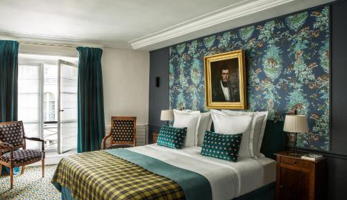 Superior Capucines Room