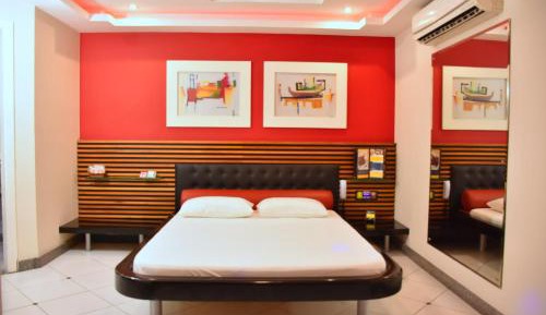 Deluxe Suite with Spa Bath
