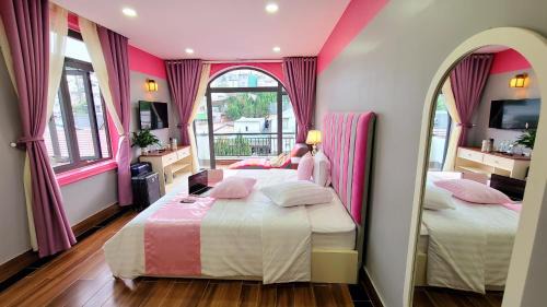 Deluxe King Room with Balcony and Garden View