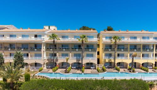 Family Suite Superior with Pool Access