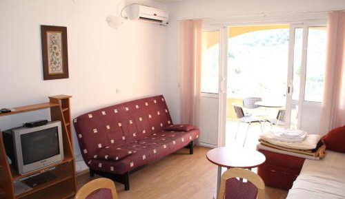 One-Bedroom Apartment with Balcony (4 Adults)