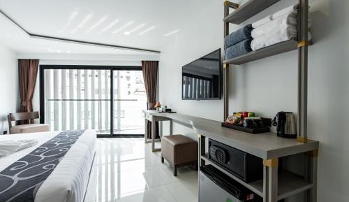 Deluxe Queen Room