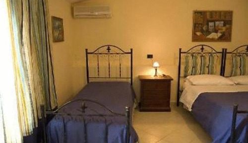 Apartment With Shared Bathroom