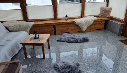 Apartment with Mountain View