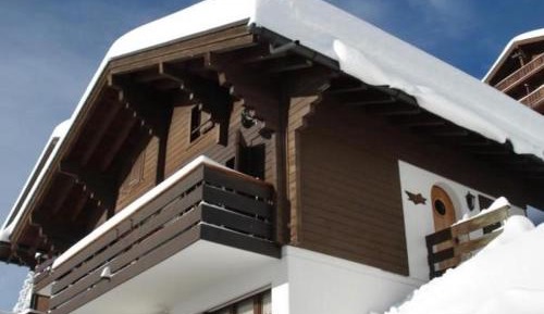 Apartment with Mountain View