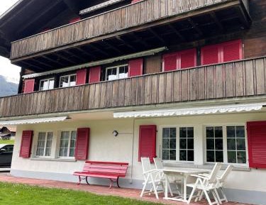 Two-Bedroom Apartment with Eiger View