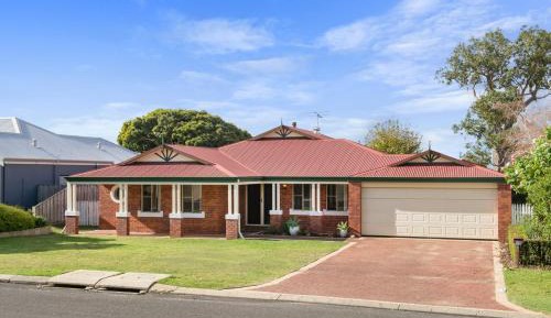 Five-Bedroom House - SHEETS NOT INCLUDED