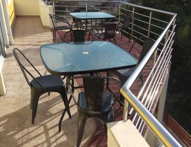 One-Bedroom Apartment with Balcony