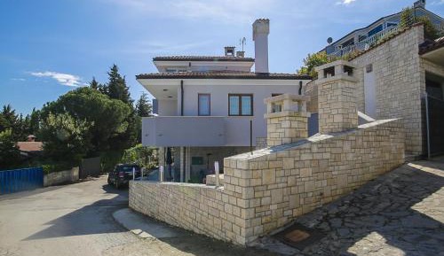One-Bedroom Apartment with Terrace and Sea View