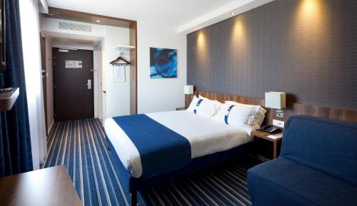 Standard Queen Room - Free Breakfast
