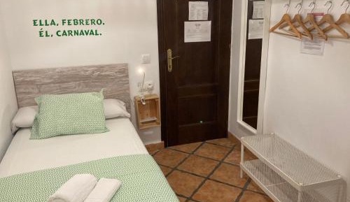 Single Room with Shared Bathroom