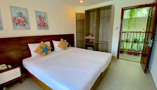 Deluxe Double or Twin Room with City View