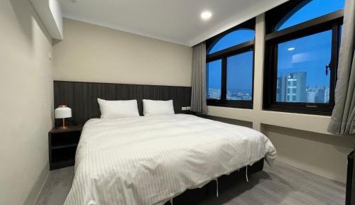 Double Room with Street View