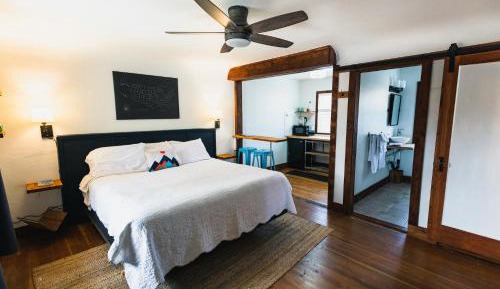 Deluxe King Suite